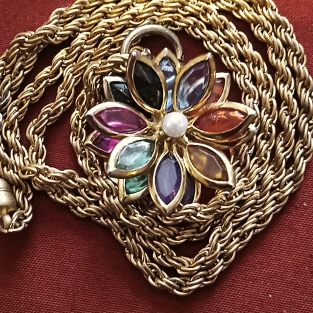Glass flower necklace